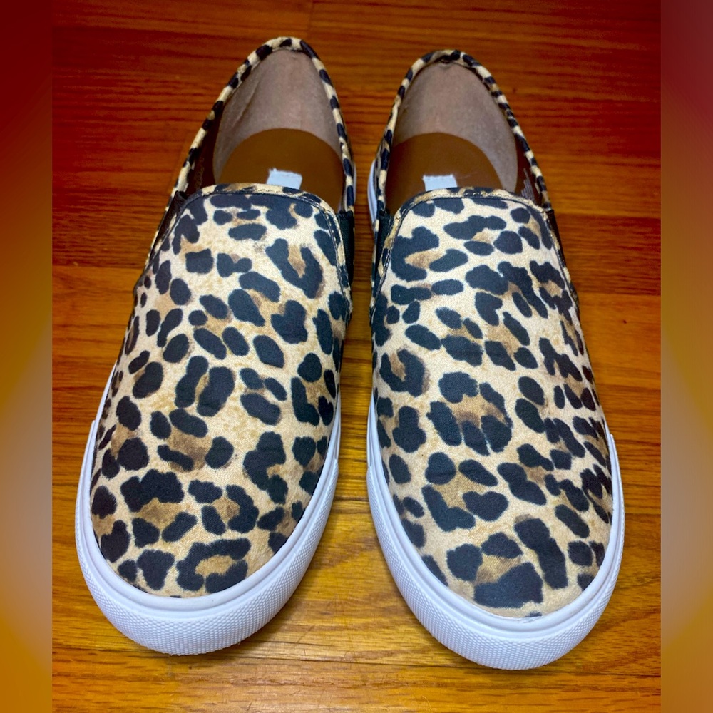 STEVE MADDEN leopard print slip ons 8 M EUC